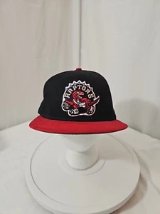 Toronto Raptors New Era 9FIFTY NBA Hartholz Klassiker GROSSES LOGO Druckknopflasche Kappe Mütze - Bild 1 von 9