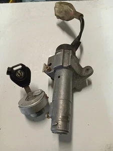 BLOCCHETTO ACCENSIONE CHIAVE CON TAPPO SYM JOYMAX 300i 2014 - Foto 1 di 1