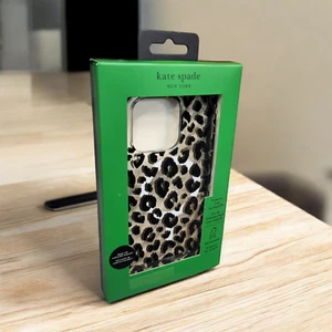 Kate Spade Apple iPhone 14 Pro Schutzhülle MagSafe Case in City Leopard - Neu - Bild 1 von 3