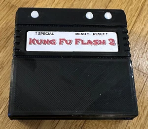 Module enfichable Kung Fu Flash 2 - Cartouche pour Commodore C64 / C128 (KFF2 - REU) - Photo 1/2