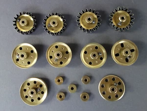 Märklin Metall 9 Messing-Schnurlaufräder, 5 Schnurlaufrollen + 4 Zahnkränze - Bild 1 von 2