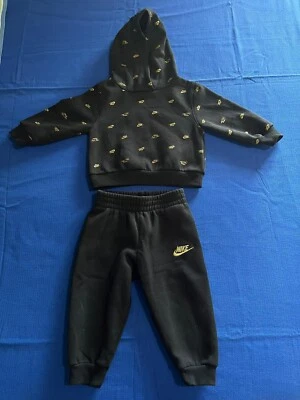 Completo Tutina Nike Taglia 18M/80-86cm Colore Nero con Loghi Oro - Immagine 1 di 4