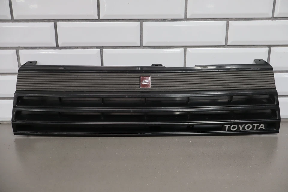 Parrilla del radiador delantero Toyota Celica 1984-1985 Foto 1 de 4