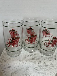 Juego de 3 vasos de bebidas vintage de Navidad trineo de Papá Noel 1985 J.C. Penney - Imagen 1 de 5