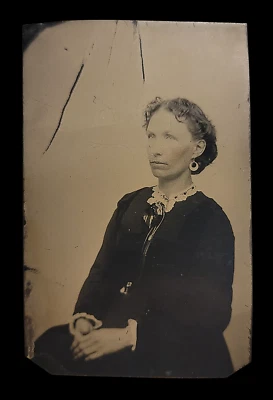 DE COLECCIÓN ANTIGUO TINTE FOTOGRAFÍA HERMOSA MUJER DAMA PELO CORTO OREJA VESTIDO Foto 1 de 4