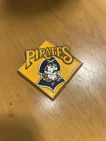 PITTSBURGH PIRATES Vintage Old MLB RUBBER Baseball FRIDGE MAGNET Standings Board Cover