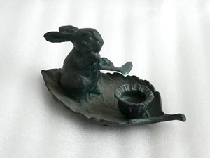Vintage Bronze Hase Kaninchen paddelnd auf Blatt Boot Figur Kerzenhalter - Bild 1 von 8