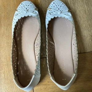 White Flat Lace Slip-On Ballet Pump Shoes, Size 6 - Picture 1 of 3