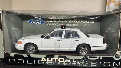 1/18 AutoArt Ford Crown Victoria Plain Body  72707 - Image 1 of 4