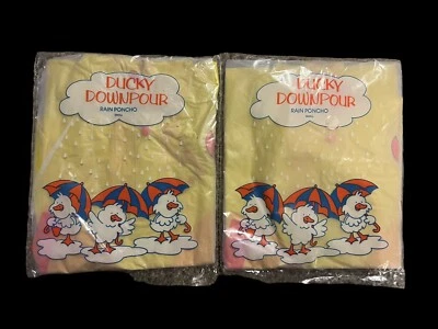 可爱复古双色? 男女通用 AVON DUCKY DOWNPOUR Ponchos - 两个,儿童 S 码 — 第 1/3 张图片