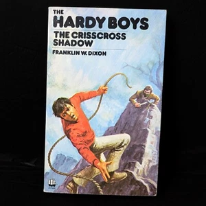#23 Crisscross Shadows Hardy Boys Franklin W. Dixon UK Print 1972 Paperback - Picture 1 of 2