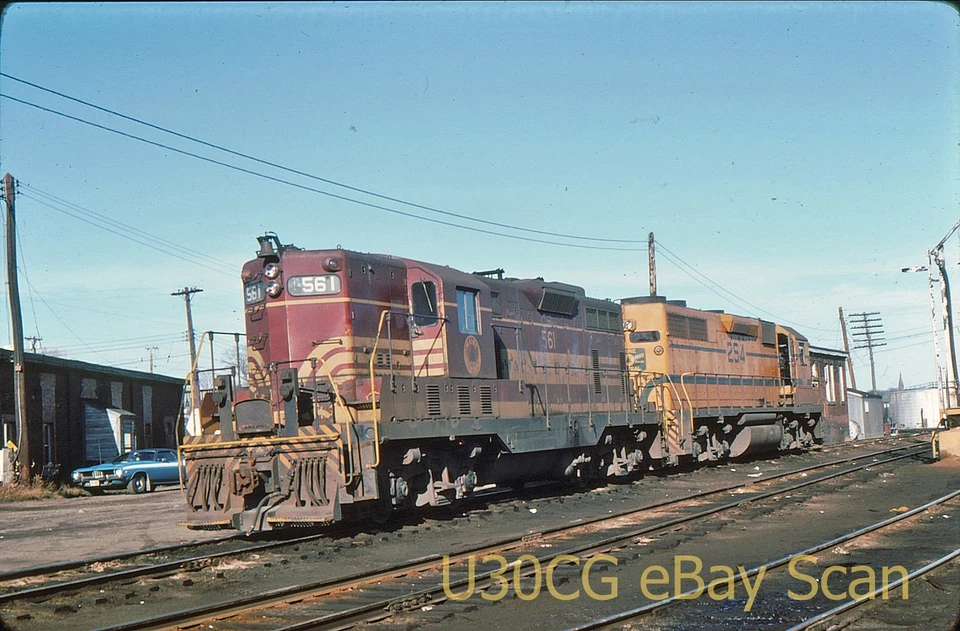 Slide original DM - MEC Maine Central GP7 561 Bangor ME 1975 - Imagem 1 de 1