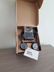 Zestaw słuchawkowy Poly Voyager Focus 2 M USB-C ze stojakiem (Plantronics) - Bluetooth NOWY - Zdjęcie 1 z 5