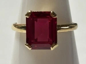 14K Yellow Gold Lab-Created Ruby Ring 2.5 Caratsin a Size 5.5 - Bild 1 von 9