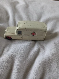 Dinky Toys Daimler Ambulance - Picture 1 of 6