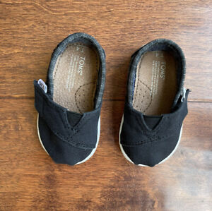 TOMS Infant Shoes, Size 4, New