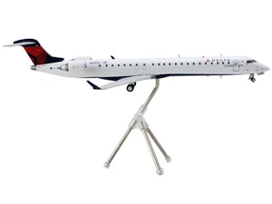 2023 Bombardier CRJ900 Delta Air Lines Diecast Model 1:200 Gemini 200 N800SK - Picture 1 of 3