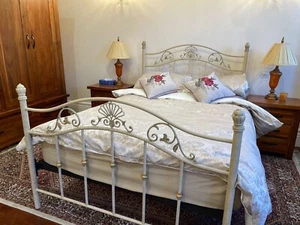 bedroom furniture set with dressing table - Picture 1 of 3