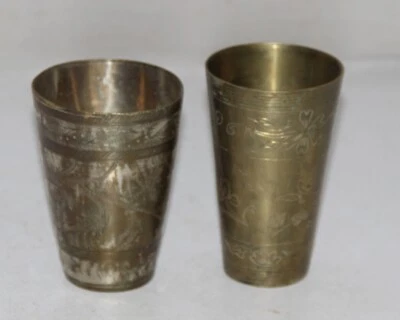 Vaso de latón antiguo de 2 piezas original antiguo hecho a mano grabado floral Foto 1 de 4