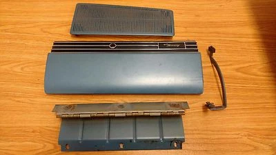 Puerta de guantera Mercury Monterey 1966 azul con cubierta de altavoz Foto 1 de 4