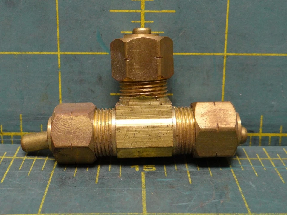 3/8 in. to 3/8 in. to 3/8 in. O.D. Brass Compression Tee Fitting w/ Tube Insert - Image 1 of 3