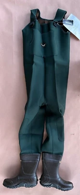 NEW FROGG TOGGS FOREST GREEN AMPHIB NEOPRENE BOOTFOOT WADERS 2713243 lot 2 - Image 1 of 4