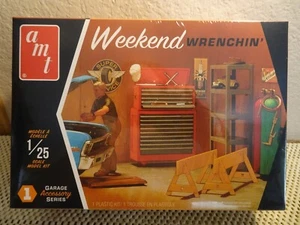AMT Garage Acc Set #1 - Weekend Wrenchin' Plastic Model Garage Kit - 1/25 NEW - Picture 1 of 8