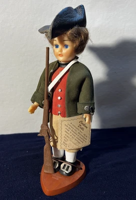 Vintage Carlson Dolls Minute Man Sleepy Eyes Colonial Soldier w/ Rifle Tag - Image 1 of 4