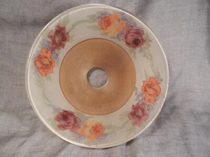 Antiker umgekehrt bemalter Blumen Lampenschirm 5" Höhe, 7-3/4" Durchmesser 2-1/8" Monteur - Bild 1 von 3