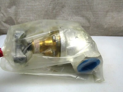 Rego 2507 Manual Stainless Globe Valve 1" NPT - Image 1 of 4