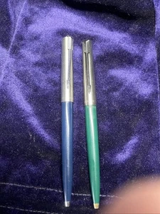 TWO VINTAGE BLUE GREEN PARKER CAP-ACTION BALLPOINT PENS - UK & FRANCE - Picture 1 of 6
