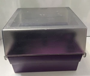 Rubbermaid Purple 5.25 Floppy Disk Storage Box Case Holder w/ Dividers Retro PC - Afbeelding 1 van 9