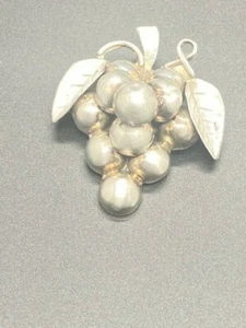 Vintage 925 Taxco, Mexico 3D Silver Grapes w/Leaves Brooch/Pin/Pendant  - Picture 1 of 7