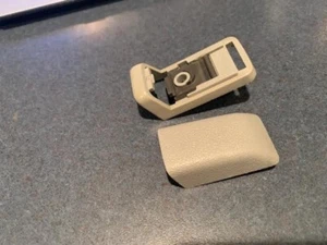 (1) 97-01 OEM Honda CRV RD1 Roof Grab Handle End Cap & Base Bracket Screw Cover - Picture 1 of 2