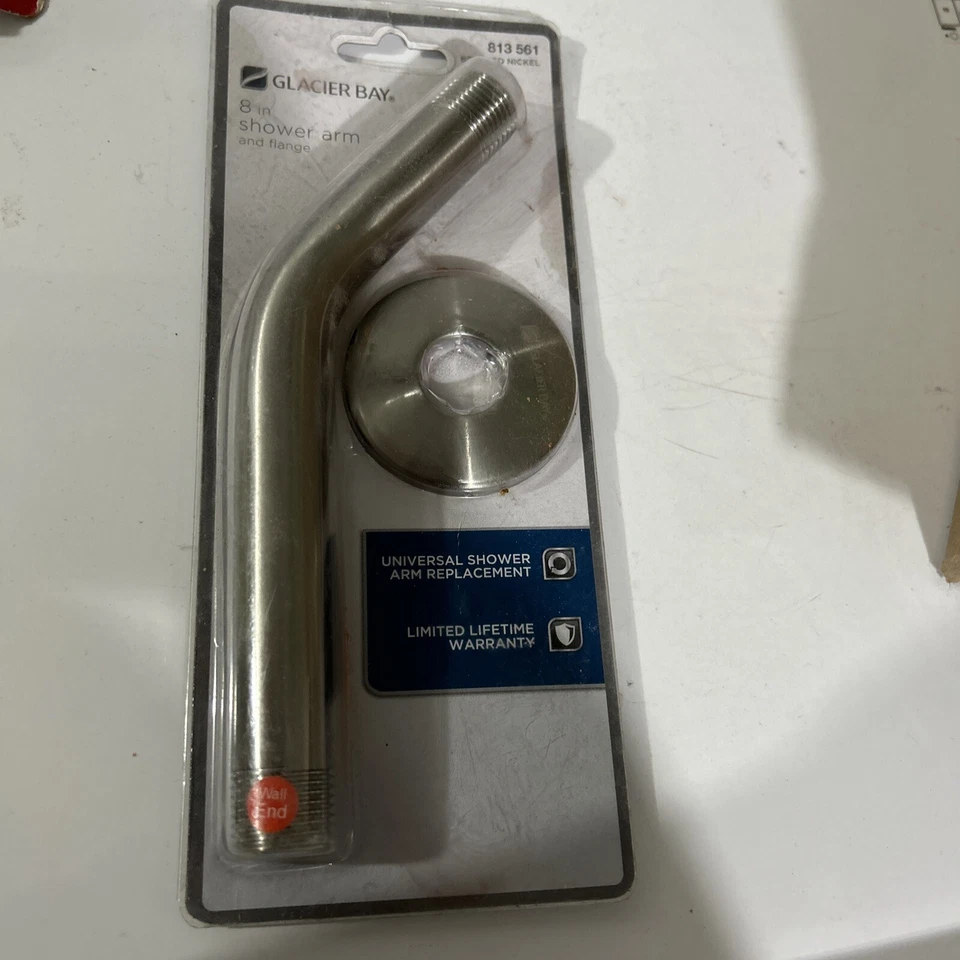 Brazo de ducha universal Glacier Bay de 8 pulgadas con brida cromada Foto 1 de 1