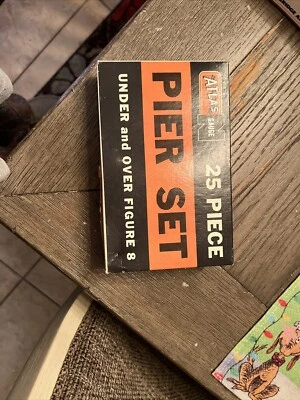 Atlas N Gauge 25 Piece Under and  Over Figure 8 Pier Set #2541-250 Vintage - Image 1 of 2