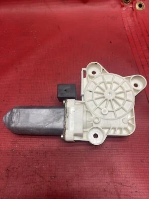 2005 MERCEDES E320 REAR PASSENGER RIGHT WINDOW MOTOR 2118202442 OEM - Image 1 of 4