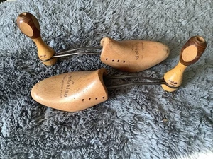 Rare Pair Vintage Adjustable Wooden Shoe Lasts Medium 2-4 Meltonian Cream Retro - Picture 1 of 10
