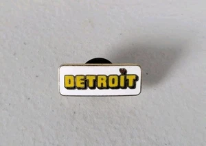 Detroit Michigan Heart Hat Lapel Pin Badge Vintage #437 - Picture 1 of 3