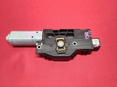 2011-2013 Infiniti QX56 / 2014-2020 QX80 Power Sunroof Motor 91295-1LA1A - Image 1 of 4