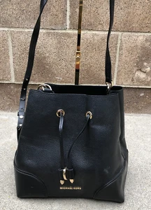 MICHAEL KORS Mercer Bucket Purse Women's Crossbody Bag Leather Drawstring Black - Picture 1 of 13