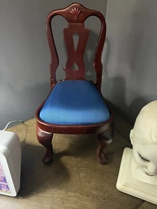 Puppenstuhl aus Holz mit Sitzfläche Kobalt/Königsblau - Bild 1 von 5