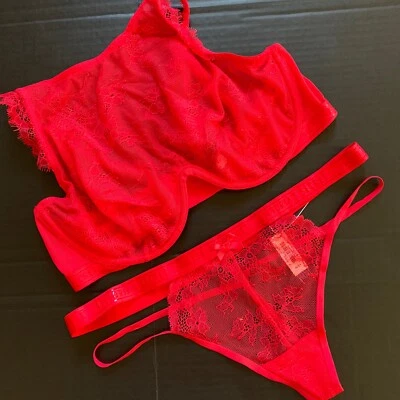 NUEVO CON ETIQUETAS Victoria's Secret CONJUNTO SUJETADOR 36DD CUELLO ALTO SIN FORRO XL tanga con tiras encaje ROJO Foto 1 de 4