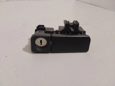 Cierre de guantera Mitsubishi Galant 2005 Foto 1 de 2