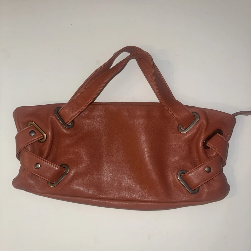 Bolso de hombro Hobo International de cuero con doble bolsillo frontal correa ajustable Foto 1 de 4