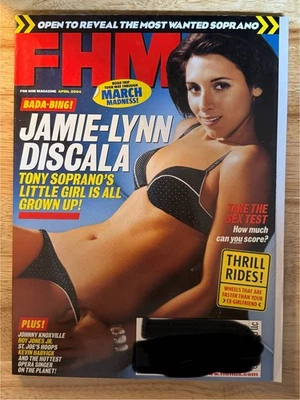 APRIL 2004 FHM MAGAZINE #43, JAMIE-LYNN DISCALA, JOHNNY KNOXVILLE Foto 1 de 2