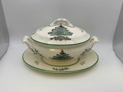 Spode CHRISTMAS TREE Sauce Boat with Lid & Underplate Made in England - Image 1 of 4
