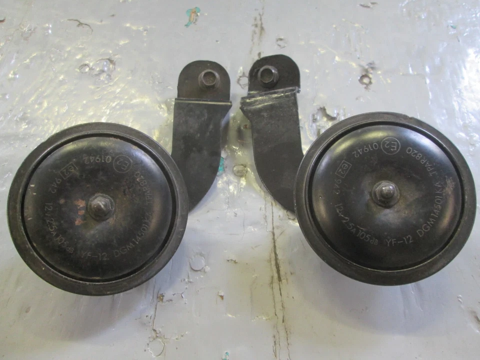 SUZUKI PAIR OF  38502-17E12 GSX-R CUSTOM DUAL HORNS  TESTED AS WORKING - Image 1 of 4