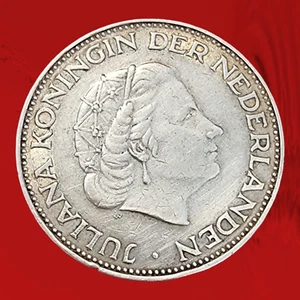 NETHERLANDS 1960 2 1/2 GULDEN LION QUEEN JULIANA SILVER COIN - Picture 1 of 2