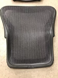 Schienale sedile Herman Miller Aeron usato TAGLIA B con rete viola parti aeron - Foto 1 di 11